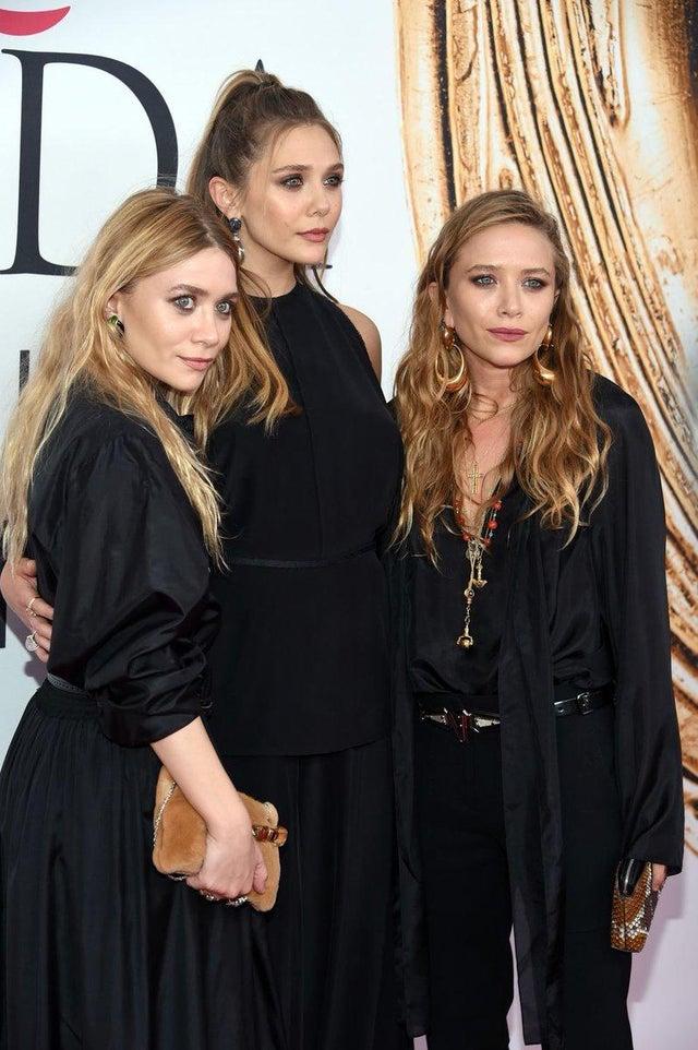 Elizabeth Olsen with her Sisters, Ashley and Mary-Kate Olsen - Hot ...