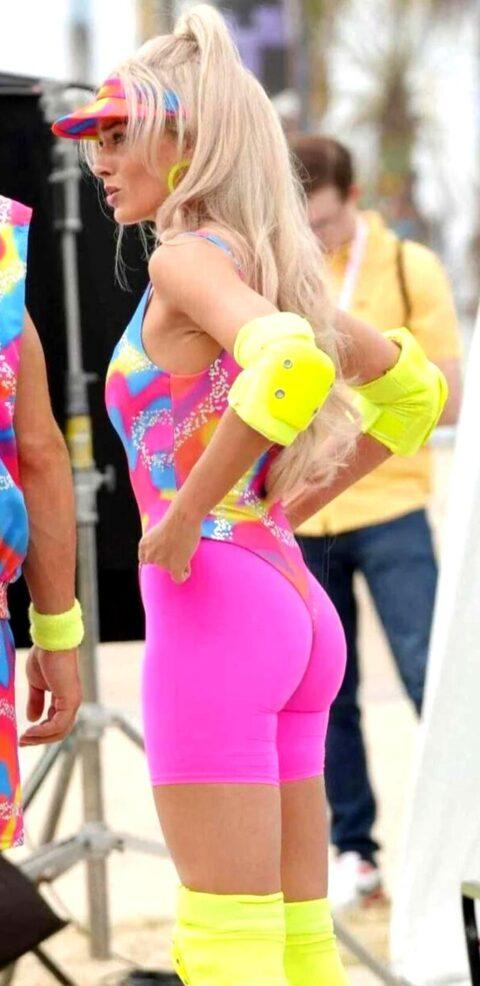 Margot Robbie and her hot pink Barbie ass are beautiful
