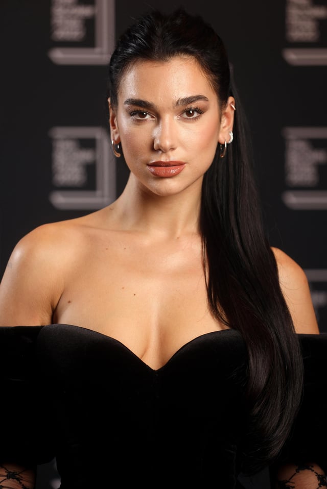 Dua Lipa 5540x8150